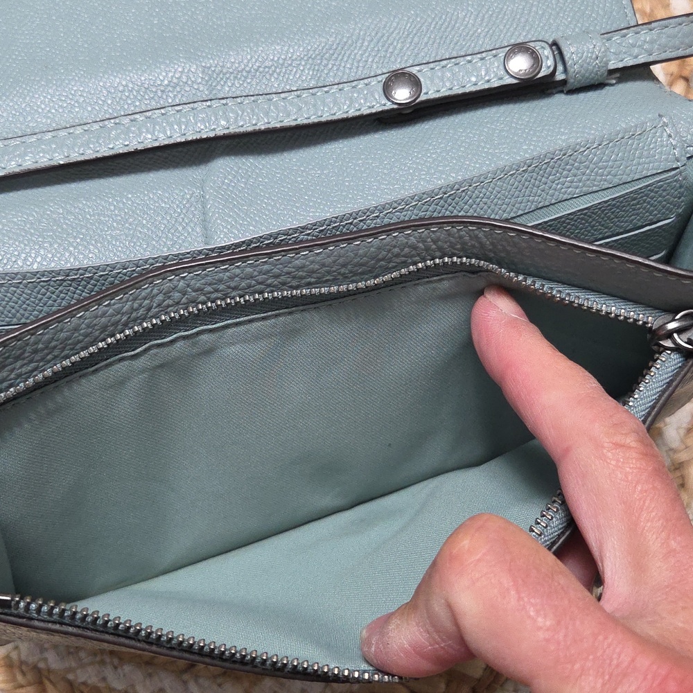 Coach Hayden Foldover Crossbody Clutch In Pebbled Leather In Cloud - Picture 4 of 11